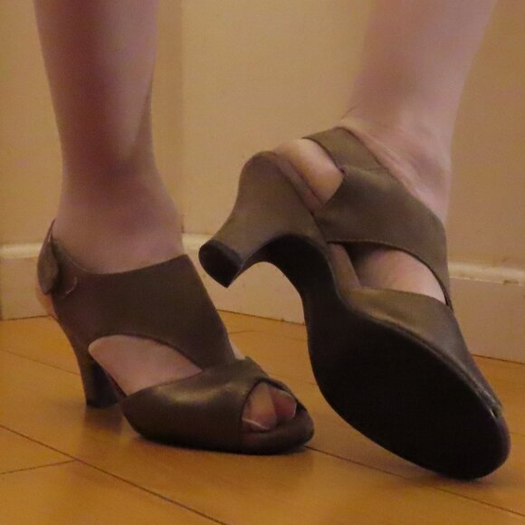 Aerosoles Taupe Suede &Smooth Leather Soft heels, size unverified but likely 8 - Picture 3 of 5